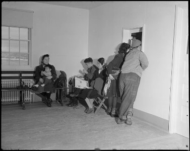 Minidoka Relocation Center. Hospital Series. Out patient waiting room. - NARA - 536597