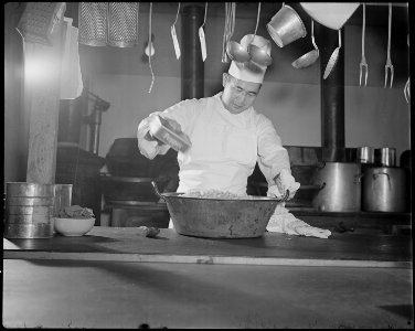 Minidoka Relocation Center. Kitchen Crew preparing lunch. Menu, Baked macaroni with spanish sause . . . - NARA - 536591