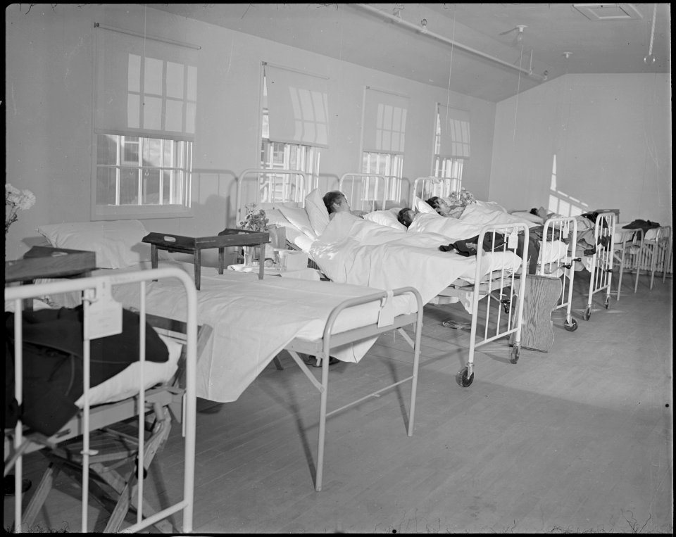 Minidoka Relocation Center. Hospital Series. Ward - NARA - 536601