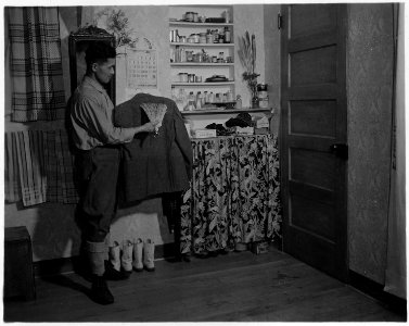 Minidoka Relocation Center. View in the home of Eizo Nishi, showing attractive way this evacuee fam . . . - NARA - 536561