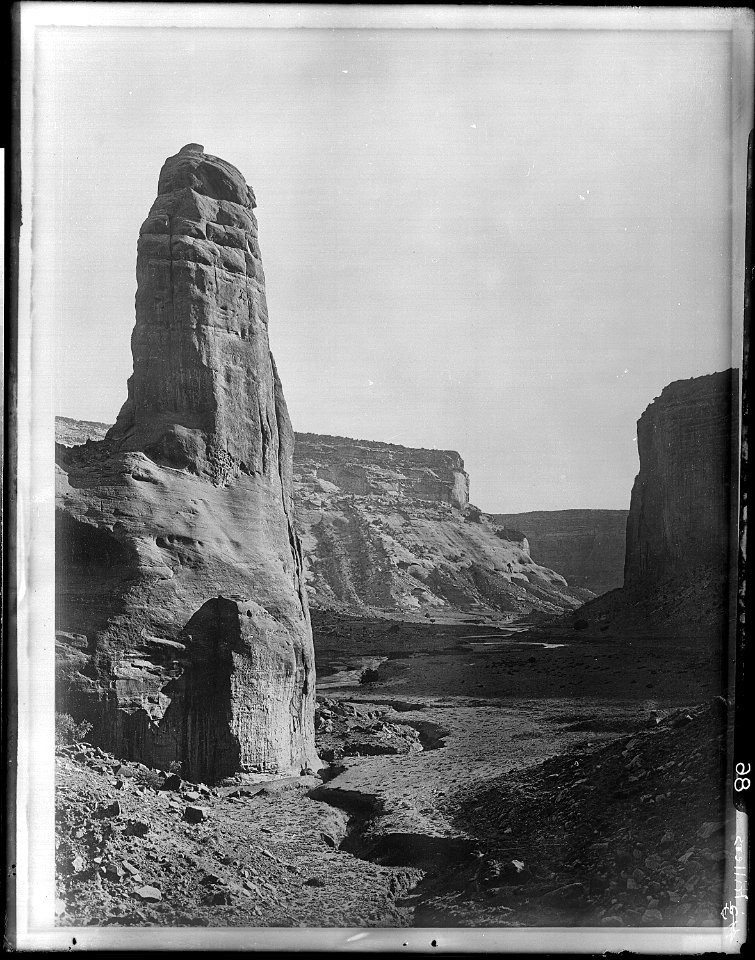 Monument in Canyon De Chelly, Arizona (Canyon de Chelly quadrangle, Apache County, Arizona per R.T. Evans). Old No.... - NARA - 517760