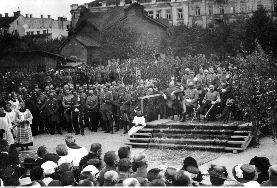 Naczelnik Państwa Józef Piłsudski w Wilnie po zajęciu miasta przez Wojko Polskie (22-429)