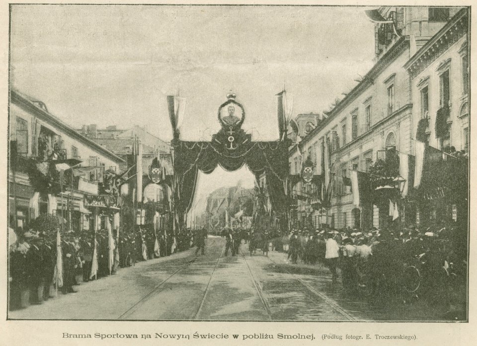 Najjaśniejsi Państwo w Warszawie Brama Sportowa na Nowym Świecie w pobliżu Smolnej Podług fotogr.E. Troczewskiego (79479)