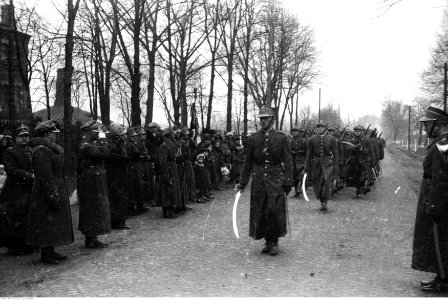 Narcyz Witczak-Witaczyński - Defilada 1 Pułku Strzelców Konnych w Garwolinie (107-1105-1)