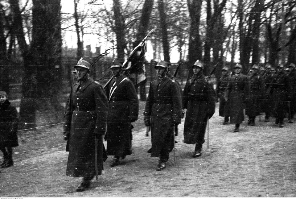 Narcyz Witczak-Witaczyński - Defilada 1 Pułku Strzelców Konnych w Garwolinie (107-1105-19)