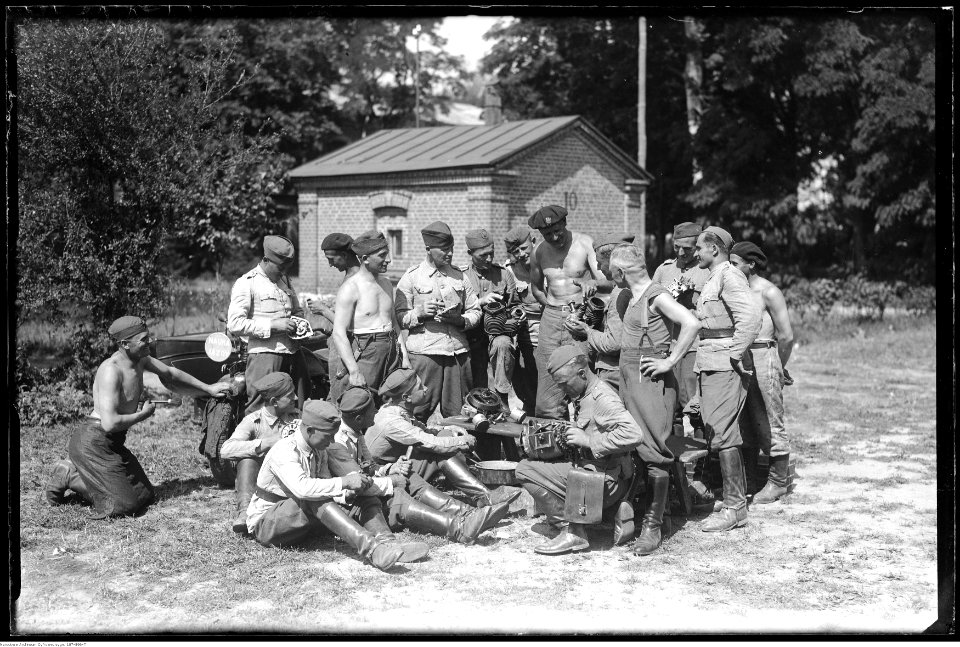 Narcyz Witczak-Witaczyński - Grupa szkolna motocyklowa w koszarach w Garwolinie (107-896-7)