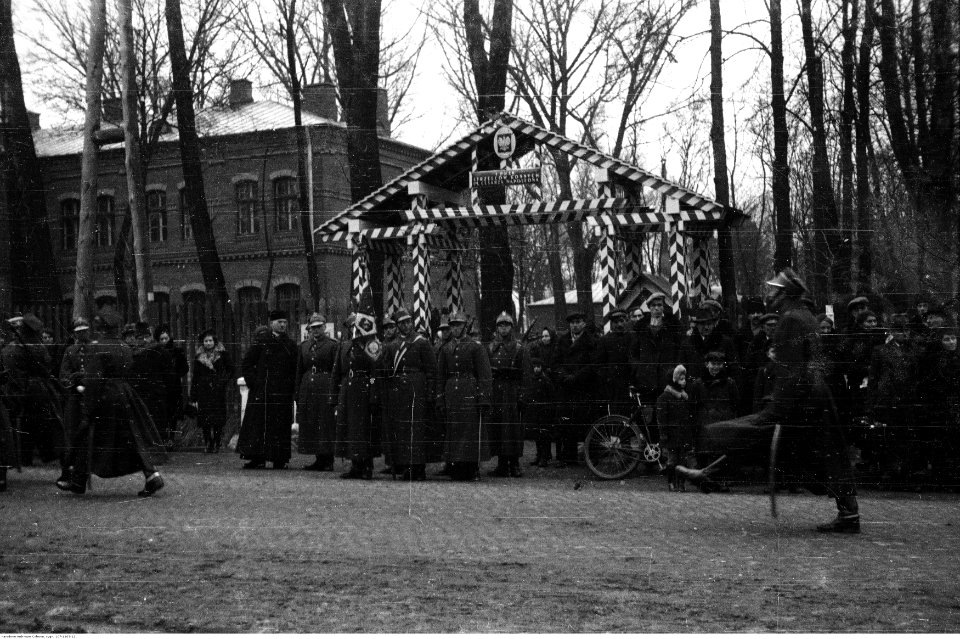 Narcyz Witczak-Witaczyński - Defilada 1 Pułku Strzelców Konnych w Garwolinie (107-1105-12)