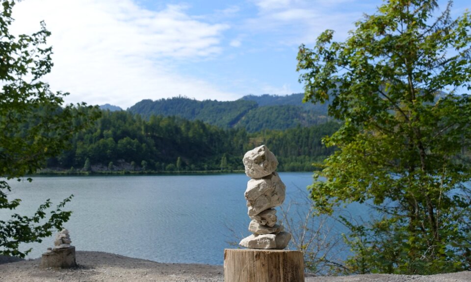 Steinere manderln cairn lake
