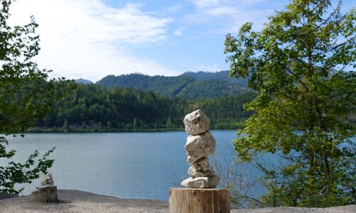 Steinere manderln cairn lake