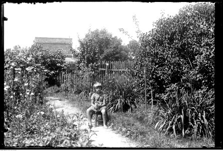 Narcyz Witczak-Witaczyński - Kobiety i dzieci w ogrodzie - portrety (107-453-2) photo