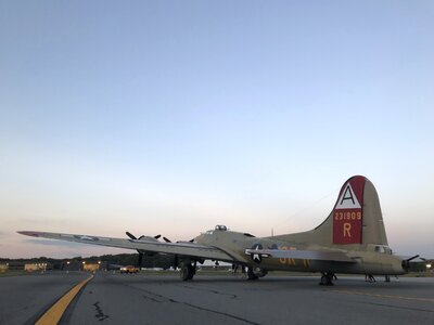 Flying fortress boeing b-17 nine-o-nine
