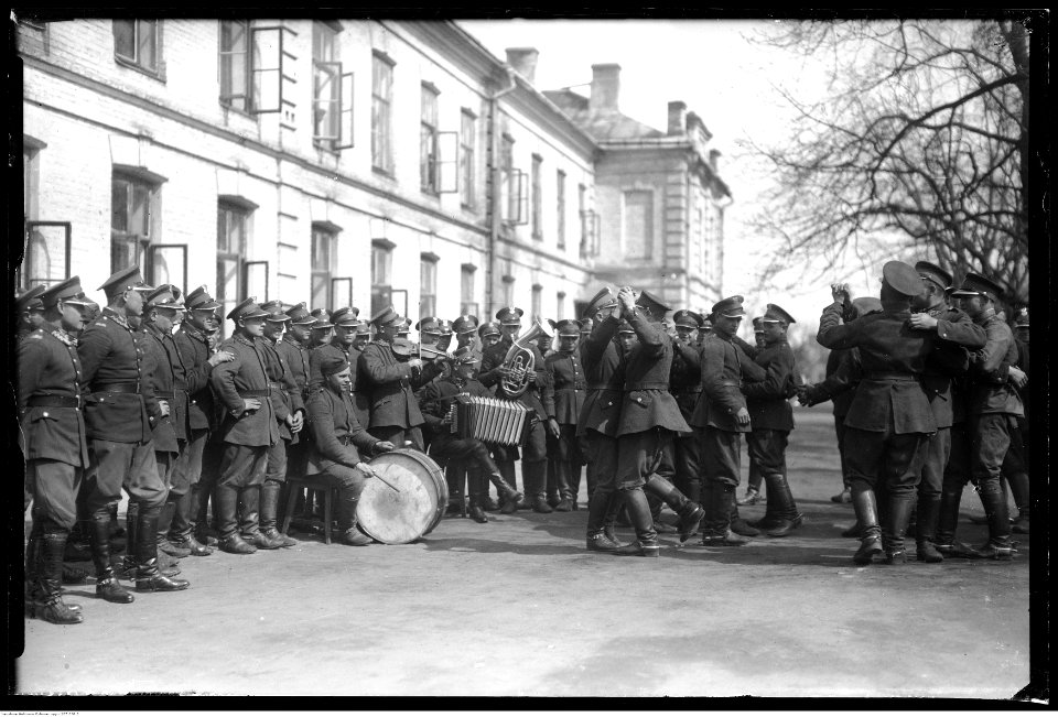 Narcyz Witczak-Witaczyński - Niedziela w wojsku (107-360-8)