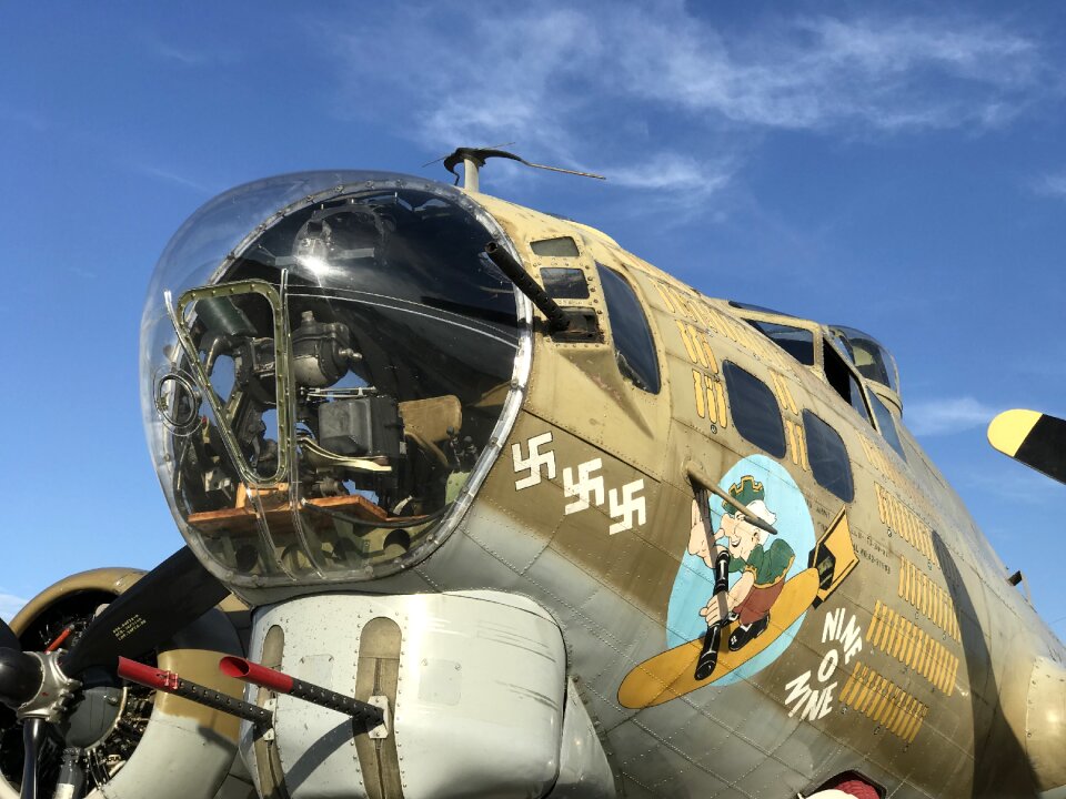 Plane flying fortress boeing b-17