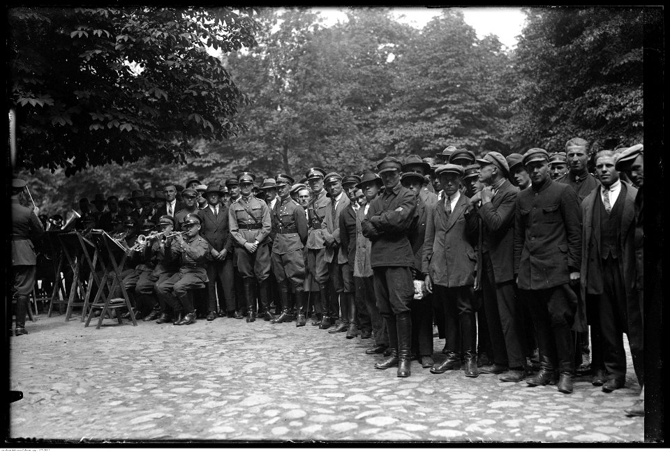Narcyz Witczak-Witaczyński - Odejście do cywila żołnierzy rocznika 1906 1 Pułku Szwoleżerów w koszarach przy ulicy 29 Listopada w Warszawie (107-249-3)