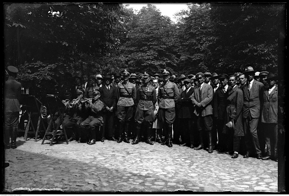 Narcyz Witczak-Witaczyński - Odejście do cywila żołnierzy rocznika 1906 1 Pułku Szwoleżerów w koszarach przy ulicy 29 Listopada w Warszawie (107-249-2)