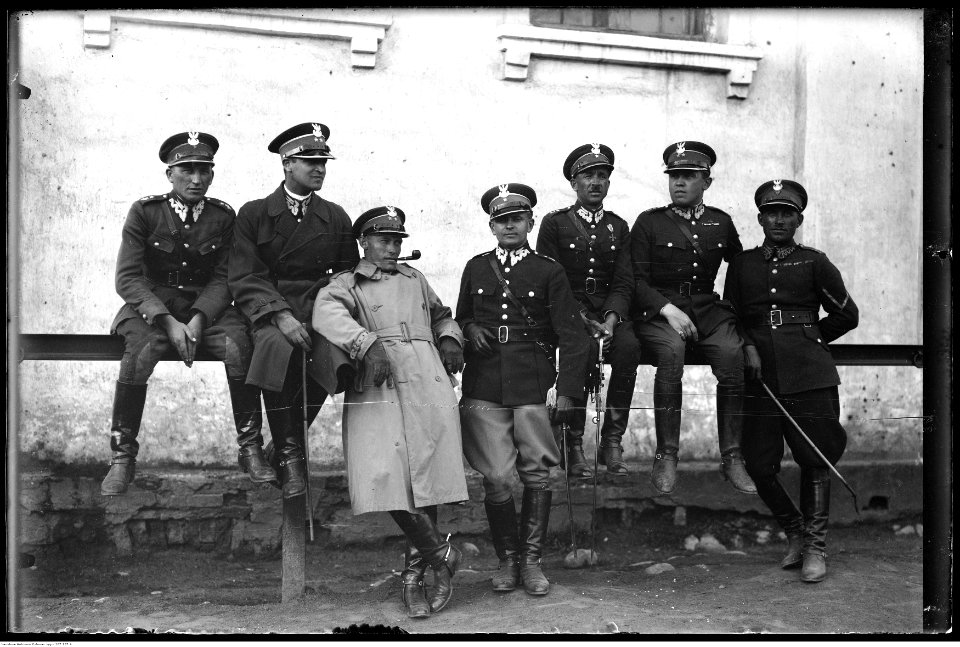 Narcyz Witczak-Witaczyński - Oficerowie 2 Szwadronu 1 Pułku Szwoleżerów w koszarach przy ulicy 29 Listopada w Warszawie (107-187-4)