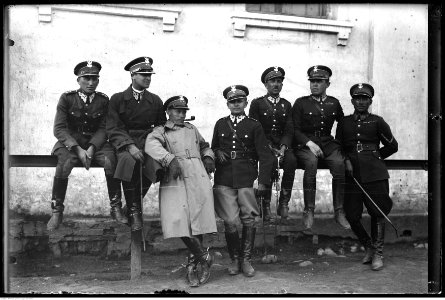 Narcyz Witczak-Witaczyński - Oficerowie 2 Szwadronu 1 Pułku Szwoleżerów w koszarach przy ulicy 29 Listopada w Warszawie (107-187-4)