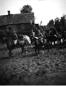 Narcyz Witczak-Witaczyński - Pobyt Szwadronu Przybocznego Prezydenta Rzeczypospolitej w rejonie Lasomina w związku z letnim wypasem koni (107-29-3)