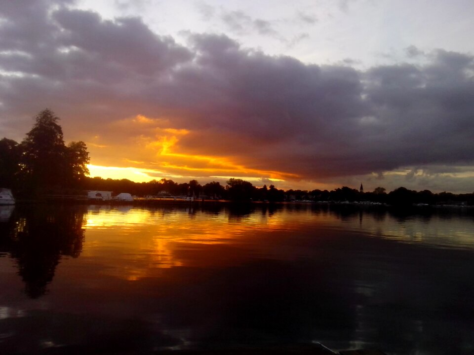 Setting zeuthen lake