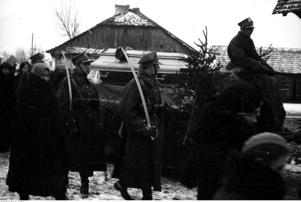 Narcyz Witczak-Witaczyński - Pogrzeb plutonowego Stanisława Seweryna z 1 Dywizjonu Żandarmerii (107-1104-21)