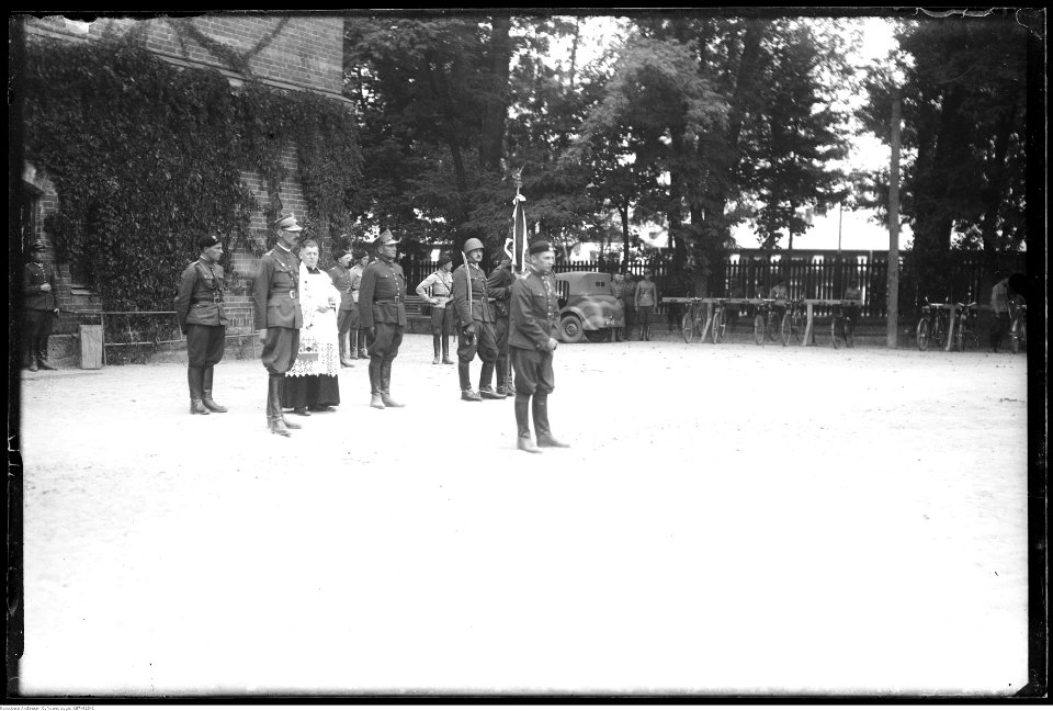 Narcyz Witczak-Witaczyński - Przysięga rezerwistów przybyłych do 1 Pułku Strzelców Konnych w dniu 24.08.1939 (107-913-1)