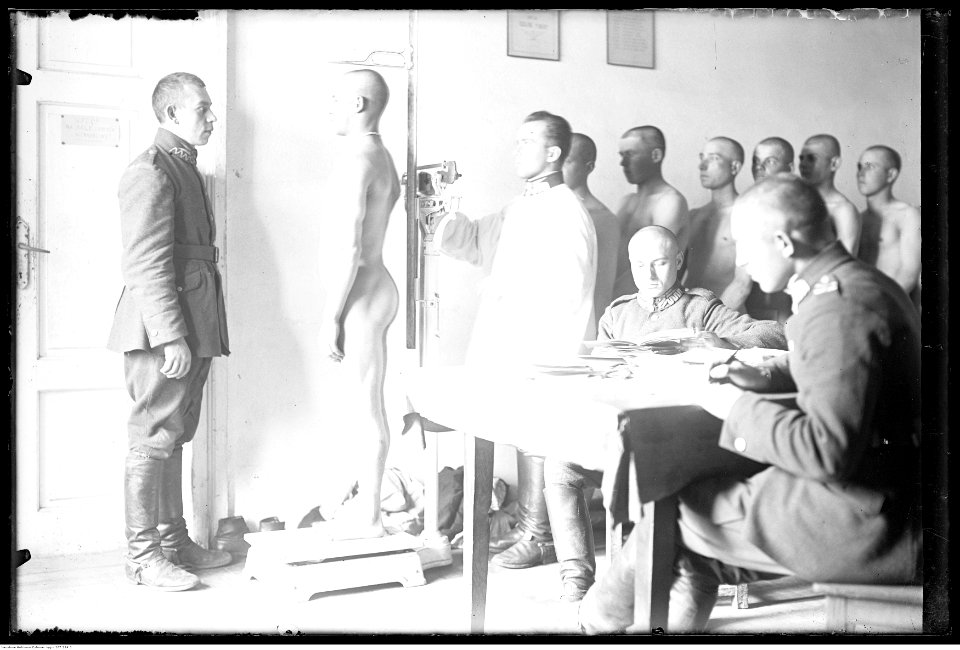 Narcyz Witczak-Witaczyński - Rekruci rocznika 1907 w 1 Pułku Szwoleżerów w koszarach przy ulicy 29 Listopada w Warszawie (107-214-3)