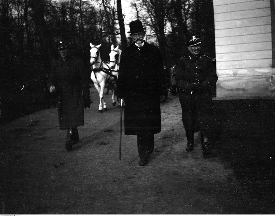 Narcyz Witczak-Witaczyński - Prezydent Stanisław Wojciechowski w Spale i Łazienkach Królewskich (107-18-3)