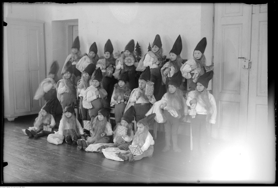 Narcyz Witczak-Witaczyński - Przedstawienie w przedszkolu (107-758-2)