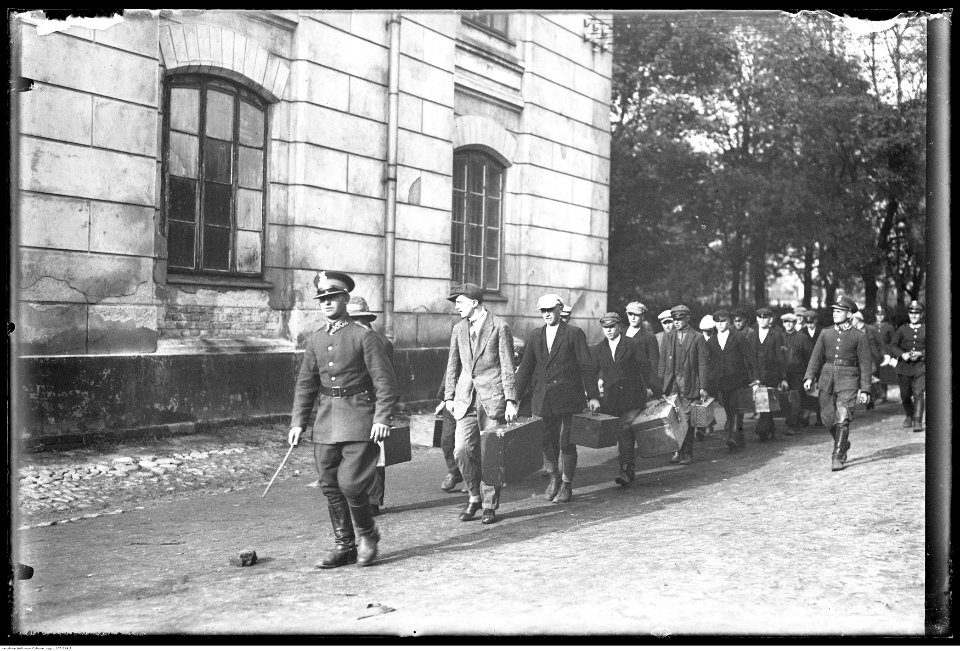 Narcyz Witczak-Witaczyński - Rekruci rocznika 1907 w 1 Pułku Szwoleżerów w koszarach przy ulicy 29 Listopada w Warszawie (107-214-1)