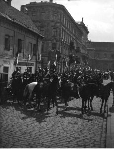 Narcyz Witczak-Witaczyński - Szwadron Przyboczny Prezydenta Rzeczypospolitej podczas uroczystości 3 maja (107-27-1)
