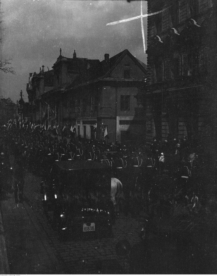 Narcyz Witczak-Witaczyński - Szwadron Przyboczny Prezydenta Rzeczypospolitej podczas uroczystości 3 maja (107-27-2)