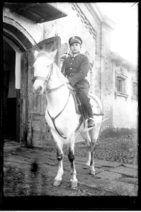 Narcyz Witczak-Witaczyński - Szwoleżerowie konno w koszarach 1 Pułku Szwoleżerów (107-1069-19)
