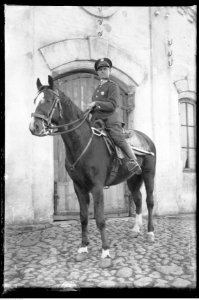 Narcyz Witczak-Witaczyński - Szwoleżerowie konno w koszarach 1 Pułku Szwoleżerów (107-1069-26)