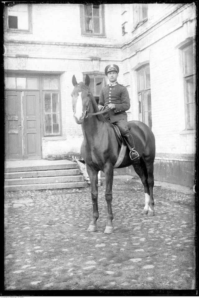 Narcyz Witczak-Witaczyński - Szwoleżerowie konno w koszarach 1 Pułku Szwoleżerów (107-1069-78)