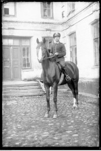 Narcyz Witczak-Witaczyński - Szwoleżerowie konno w koszarach 1 Pułku Szwoleżerów (107-1069-78)