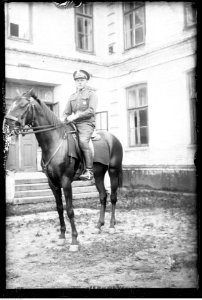Narcyz Witczak-Witaczyński - Szwoleżerowie konno w koszarach 1 Pułku Szwoleżerów (107-1069-76)