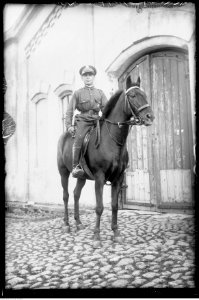 Narcyz Witczak-Witaczyński - Szwoleżerowie konno w koszarach 1 Pułku Szwoleżerów (107-1069-71)