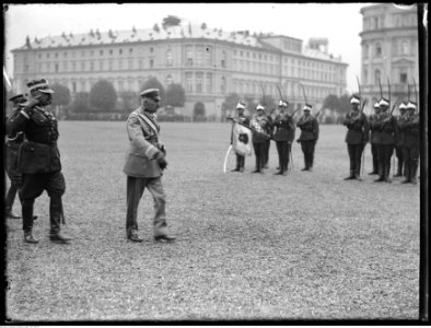 Narcyz Witczak-Witaczyński - Uroczystość jubileuszu 15-lecia wyruszenia ułańskiej siódemki Beliny-Prażmowskiego na placu marsz. J. Piłsudskiego w Warszawie (107-1079-4)