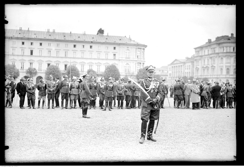 Narcyz Witczak-Witaczyński - Uroczystość jubileuszu 15-lecia wyruszenia ułańskiej siódemki Beliny - Prażmowskiego na placu marszałka Józefa Piłsudskiego w Warszawie (107-261-3)