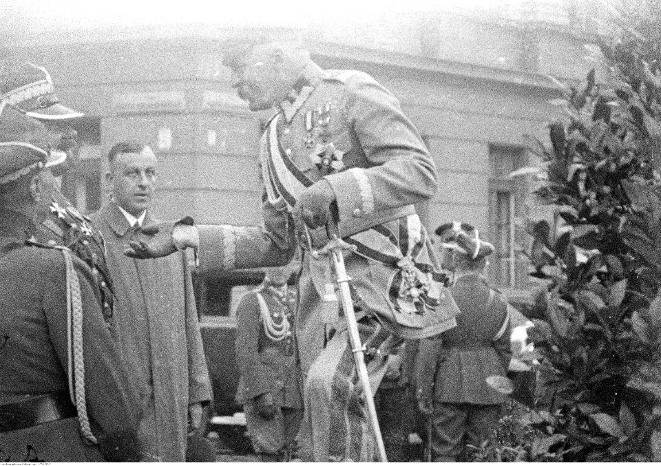 Narcyz Witczak-Witaczyński - Uroczystość jubileuszu 15-lecia wyruszenia ułańskiej siódemki Beliny-Prażmowskiego na placu marsz. J. Piłsudskiego w Warszawie (107-1087-7)