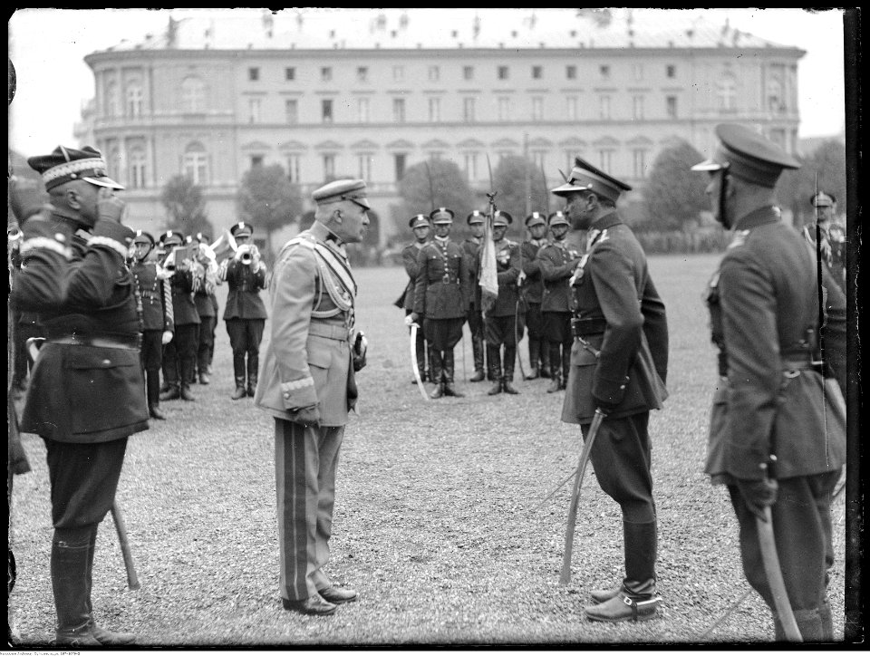 Narcyz Witczak-Witaczyński - Uroczystość jubileuszu 15-lecia wyruszenia ułańskiej siódemki Beliny-Prażmowskiego na placu marsz. J. Piłsudskiego w Warszawie (107-1079-2)