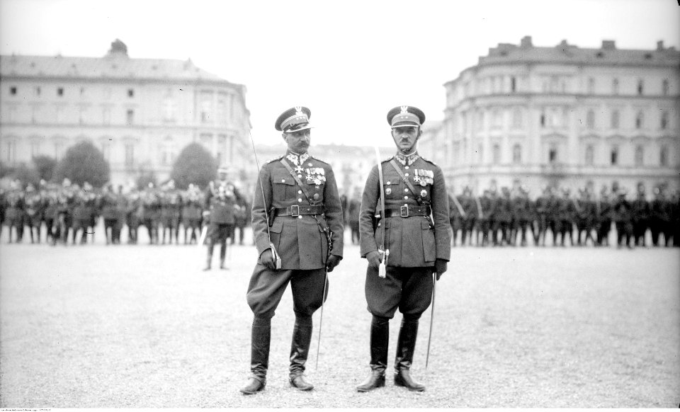 Narcyz Witczak-Witaczyński - Uroczystość jubileuszu 15-lecia wyruszenia ułańskiej siódemki Beliny - Prażmowskiego na placu marszałka Józefa Piłsudskiego w Warszawie (107-261-8)