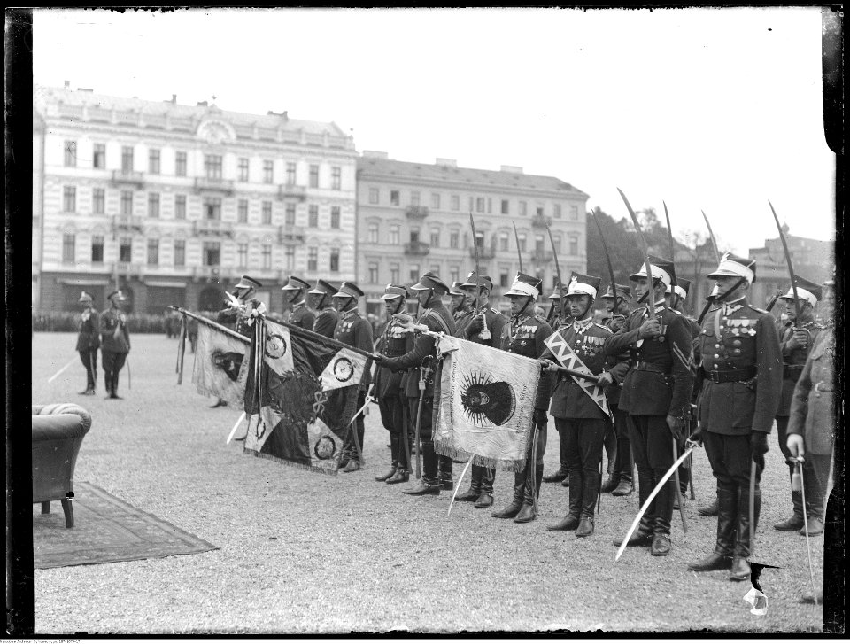 Narcyz Witczak-Witaczyński - Uroczystość jubileuszu 15-lecia wyruszenia ułańskiej siódemki Beliny-Prażmowskiego na placu marsz. J. Piłsudskiego w Warszawie (107-1079-17)