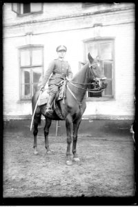 Narcyz Witczak-Witaczyński - Szwoleżerowie konno w koszarach 1 Pułku Szwoleżerów (107-1069-68)
