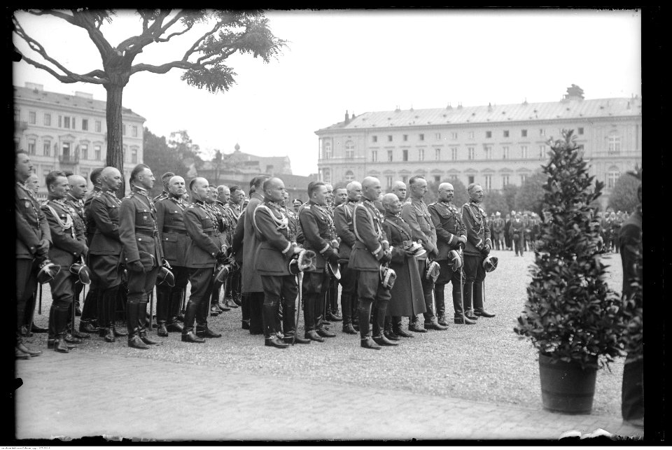 Narcyz Witczak-Witaczyński - Uroczystość jubileuszu 15-lecia wyruszenia ułańskiej siódemki Beliny - Prażmowskiego na placu marszałka Józefa Piłsudskiego w Warszawie (107-261-6)