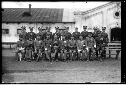 Narcyz Witczak-Witaczyński - Wizyta oficerów Japońskich w 1 Pułku Szwoleżerów, w koszarach przy ulicy 29 Listopada w Warszawie (107-317-2)