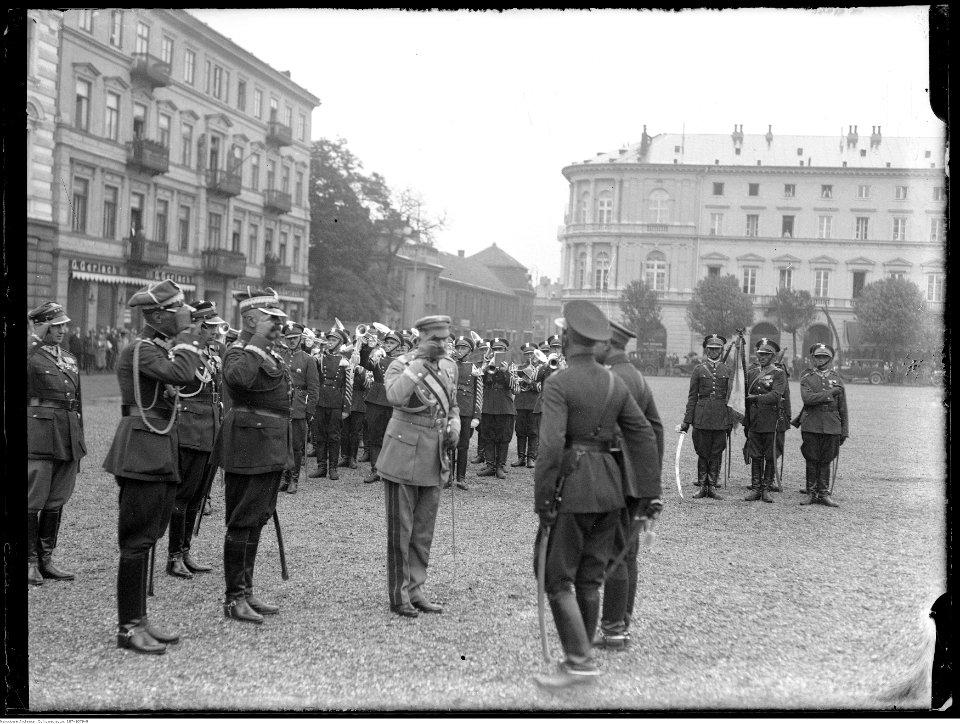 Narcyz Witczak-Witaczyński - Uroczystość jubileuszu 15-lecia wyruszenia ułańskiej siódemki Beliny-Prażmowskiego na placu marsz. J. Piłsudskiego w Warszawie (107-1079-5)