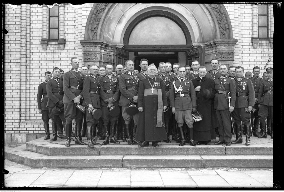 Narcyz Witczak-Witaczyński - Wizyta bp. Władysława Bandurskiego w 1 Pułku Szwoleżerów (107-177-1)