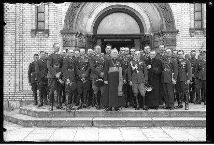 Narcyz Witczak-Witaczyński - Wizyta bp. Władysława Bandurskiego w 1 Pułku Szwoleżerów (107-177-1)