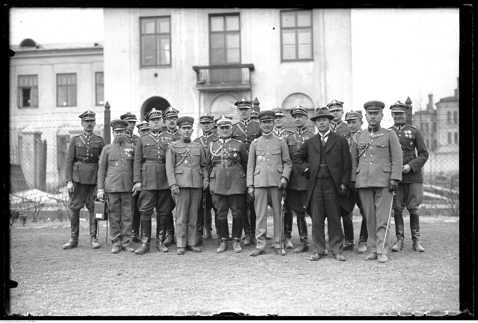 Narcyz Witczak-Witaczyński - Wizyta Japończyków w 1 Pułku Szwoleżerów w koszarach przy ulicy 29 Listopada w Warszawie (107-240-4)